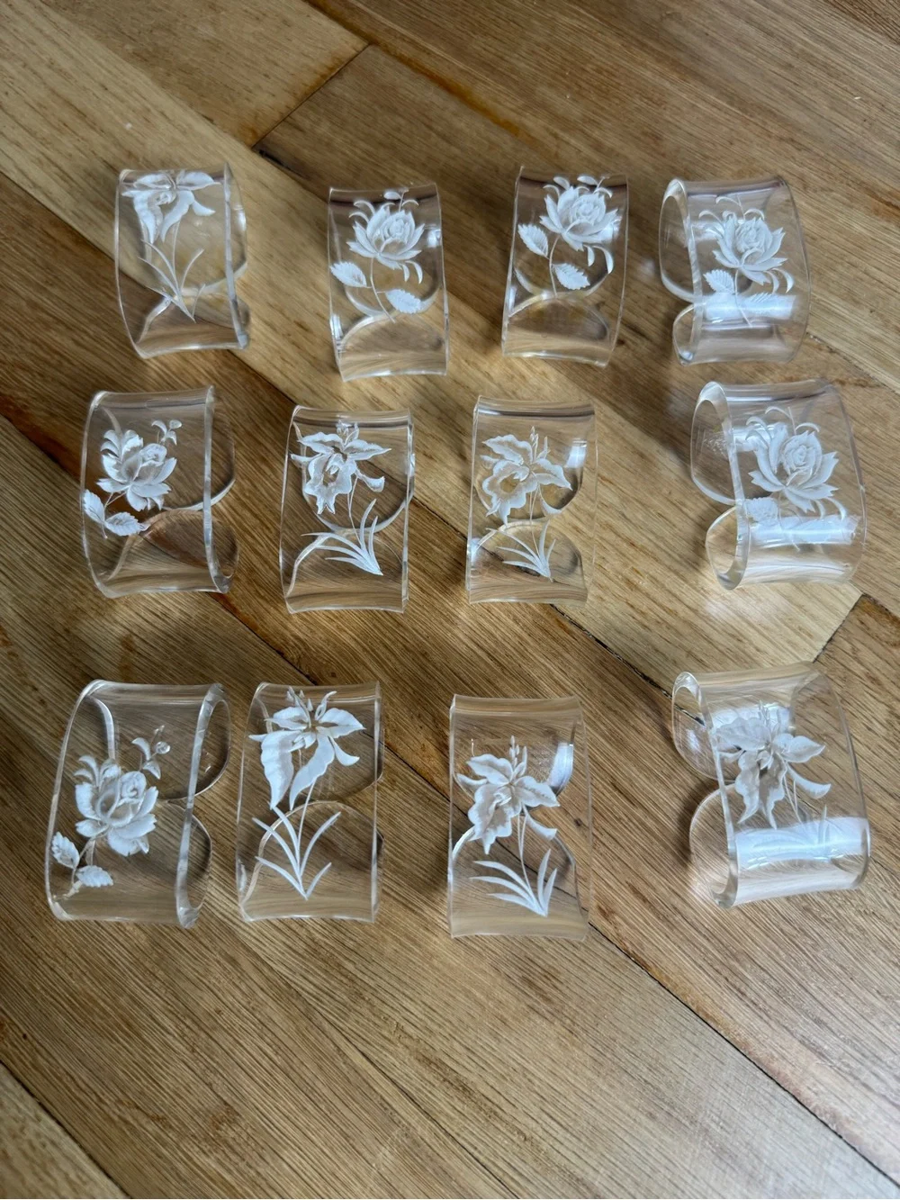 Vintage Acrylic Lucite Etched Flower Napkin Ring Holders Set Of 12